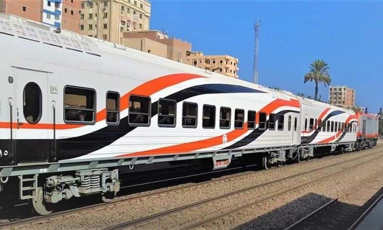 السكة الحديد: القطار لا يتوقف فجأة.. وعبور شريط السكة عشوائيًا يهدد الأرواح