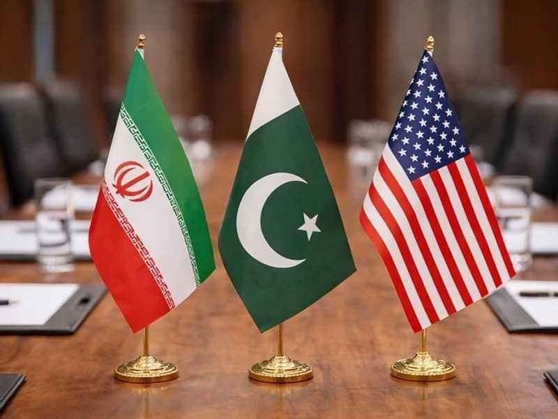 طهران: قائد الجيش الباكستاني يختتم مباحثاته مع المسئولين الإيرانيين