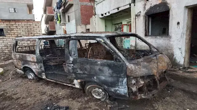 فقد مصدر رزقه الوحيد في لحظات.. حريق يلتهم ميكروباص شاب بالمنوفية