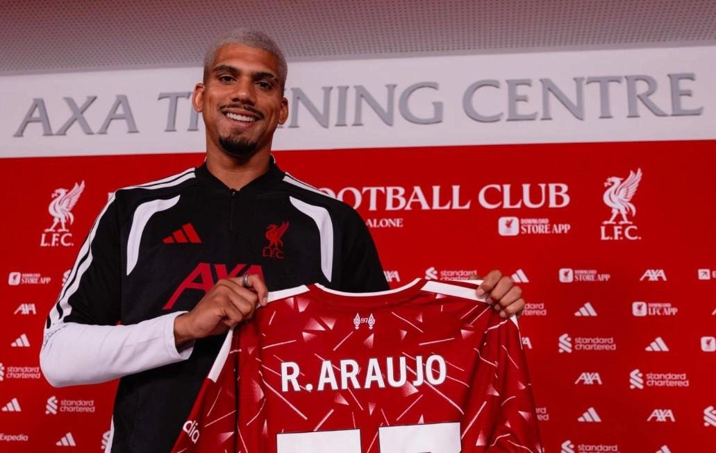رسميًا.. ليفربول يستعير أراوخو من برشلونة