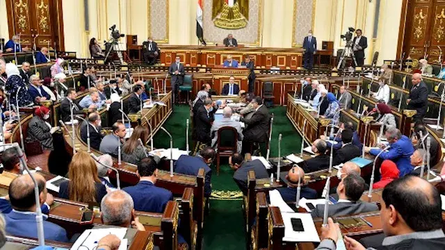 تحرك برلماني للمطالبة بكشف أسباب إلغاء إقامة مواطنين مصريين بالإمارات