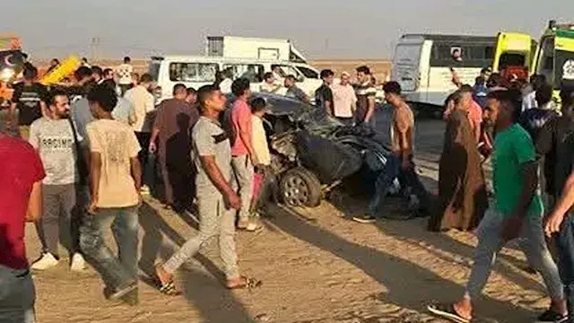 رحلة عمل انتهت بمأساة.. مصرع عامل وإصابة 15 آخرين في حادث تصادم بالفيوم