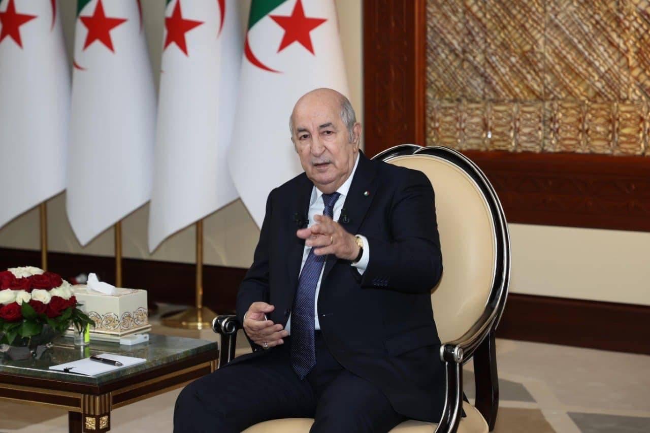 الرئيس الجزائري يتوعد بمحاسبة المسئولين عن فاجعة دار الأيتام ويلمح إلى زيادة جديدة في الرواتب