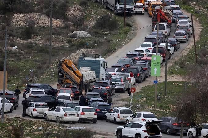 الاحتلال يعرقل وصول المساعدات في الضفة الغربية عبر أكثر من 900 عائق مادي