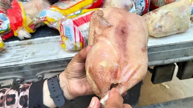 هل غسل الدجاج قبل الطهي خطأ؟.. أخصائي تغذية يجيب