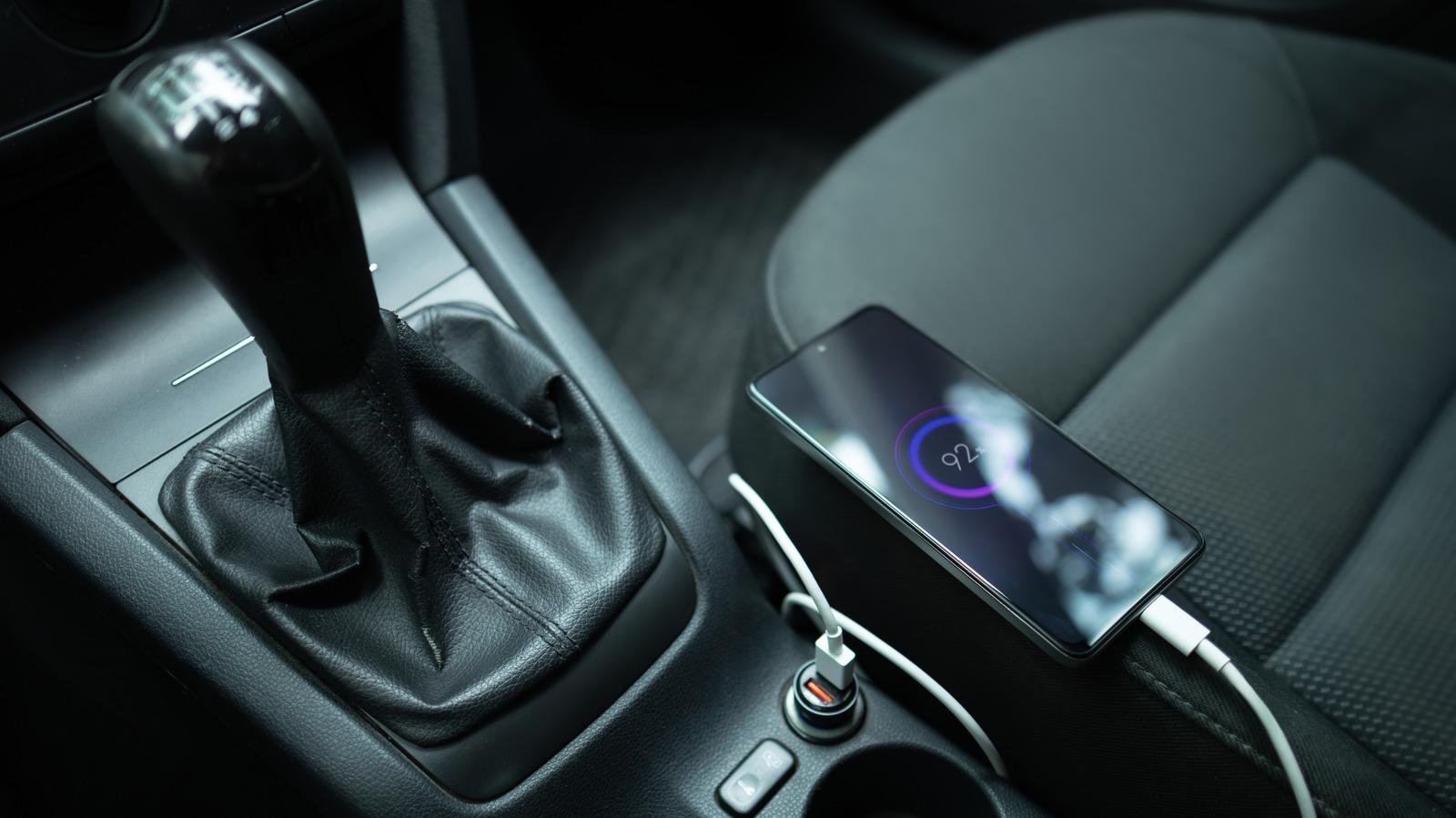 Does charging your phone in your car waste gas?