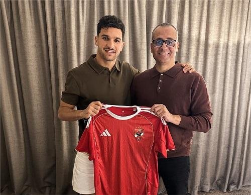 منصف بقرار: عموتة حسم قراري بالانتقال إلى الأهلي.. وهدفي العودة لمنتخب الجزائر