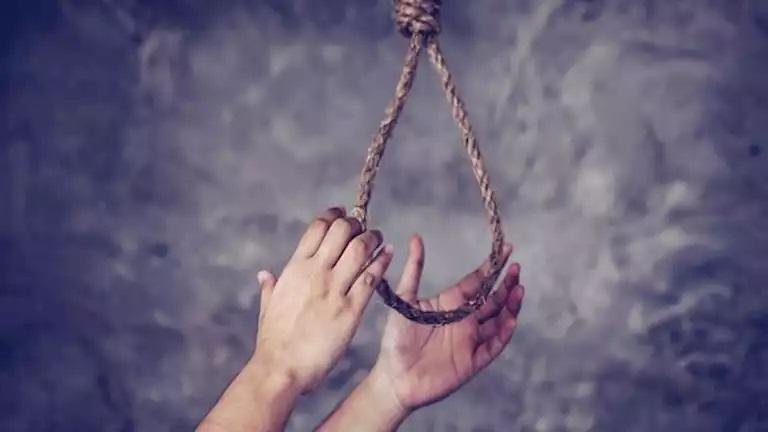 بسبب أزمة نفسية.. انتحار شاب داخل منزله في الفيوم
