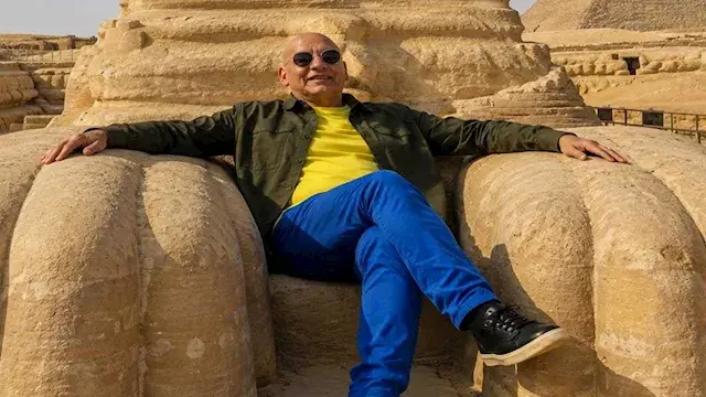 "أرتاح في حضنك الحجري".. خيري بشارة يوجه رسالة لـ"أبو الهول"