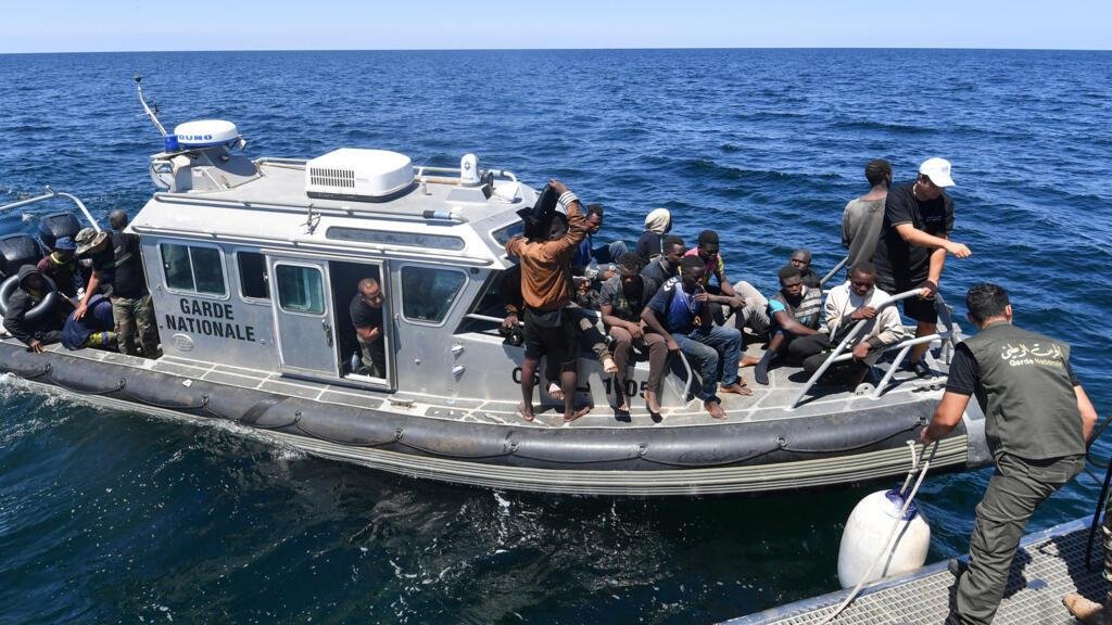 تونس: انتشال 11 جثة لمهاجرين غرق زورقهم قبالة السواحل الجنوبية الشرقية للبلاد