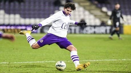 ارتبط اسمه بالأهلي.. مدافع مصري يتلقى عرضا رسميا من الدوري الإيطالي