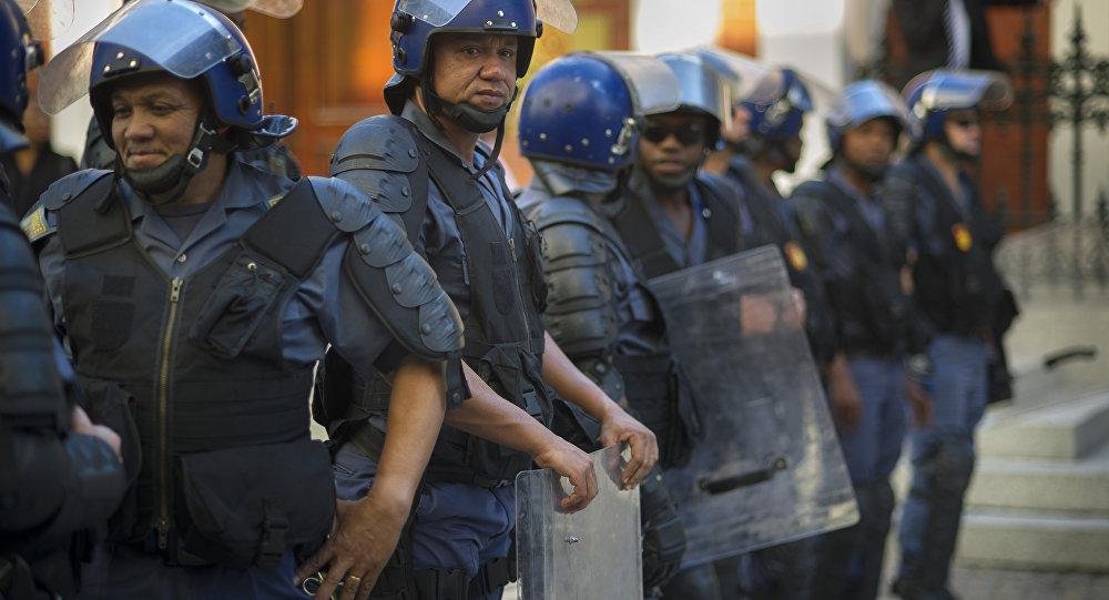 شرطة جنوب أفريقيا: العثور على جثث ما لا يقل عن 14 من عمال المناجم الحرفيين في منجم مهجور