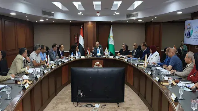 محافظ الجيزة يوجه بسرعة حل شكاوى المواطنين وتوفير فرص عمل لذوي الهمم