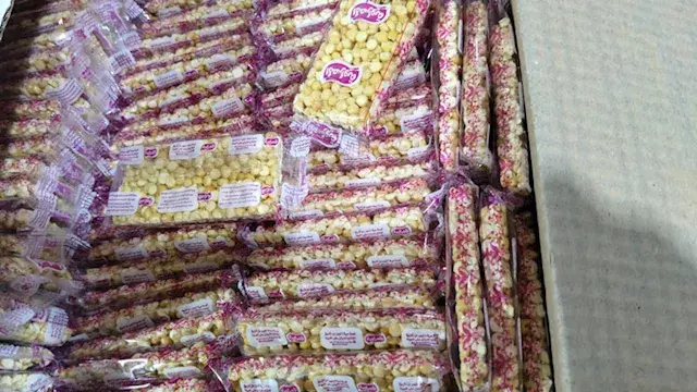 قبل طرحها بالأسواق.. ضبط 30 طن حلوى مولد فاسدة داخل مصنعين بالإسكندرية - صور