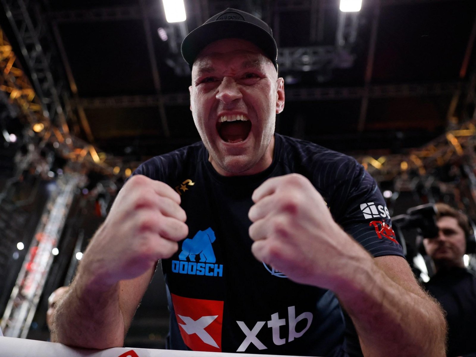 Fury dominates Wach in Thailand boxing bout ahead of Joshua showdown