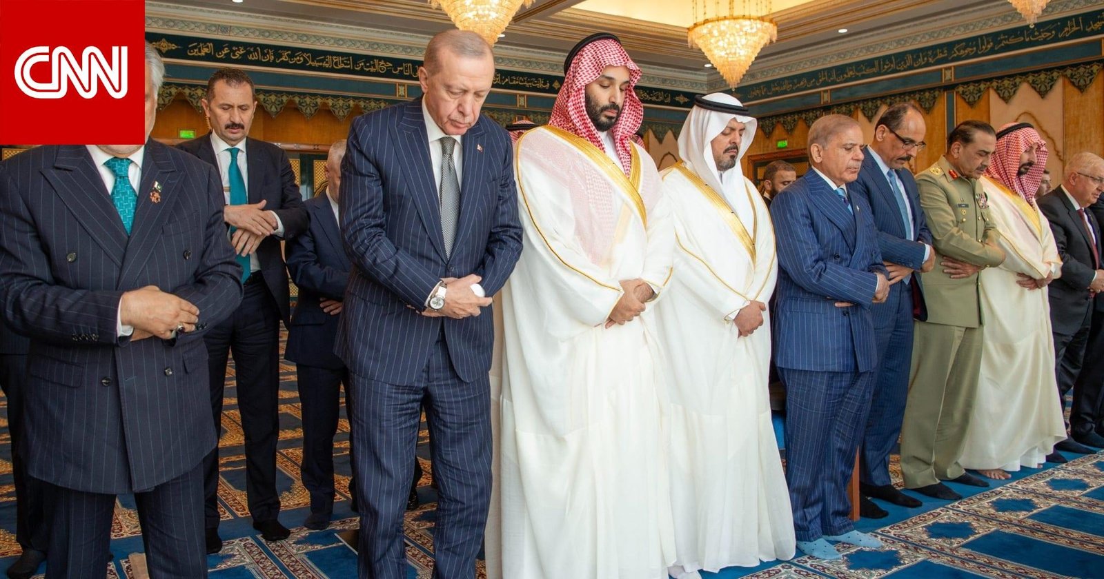 بالصور.. محمد بن سلمان وأردوغان وشهباز شريف يؤدون صلاة الجمعة بالمسجد الحرام