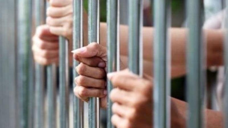 حبس مسن وزوجة ابنه عقب إنجاب طفل أثناء سفر الزوج بسوهاج
