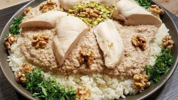 طريقة عمل شركسية الحمام.. وصفة شهية بالصوص الأبيض والجوز