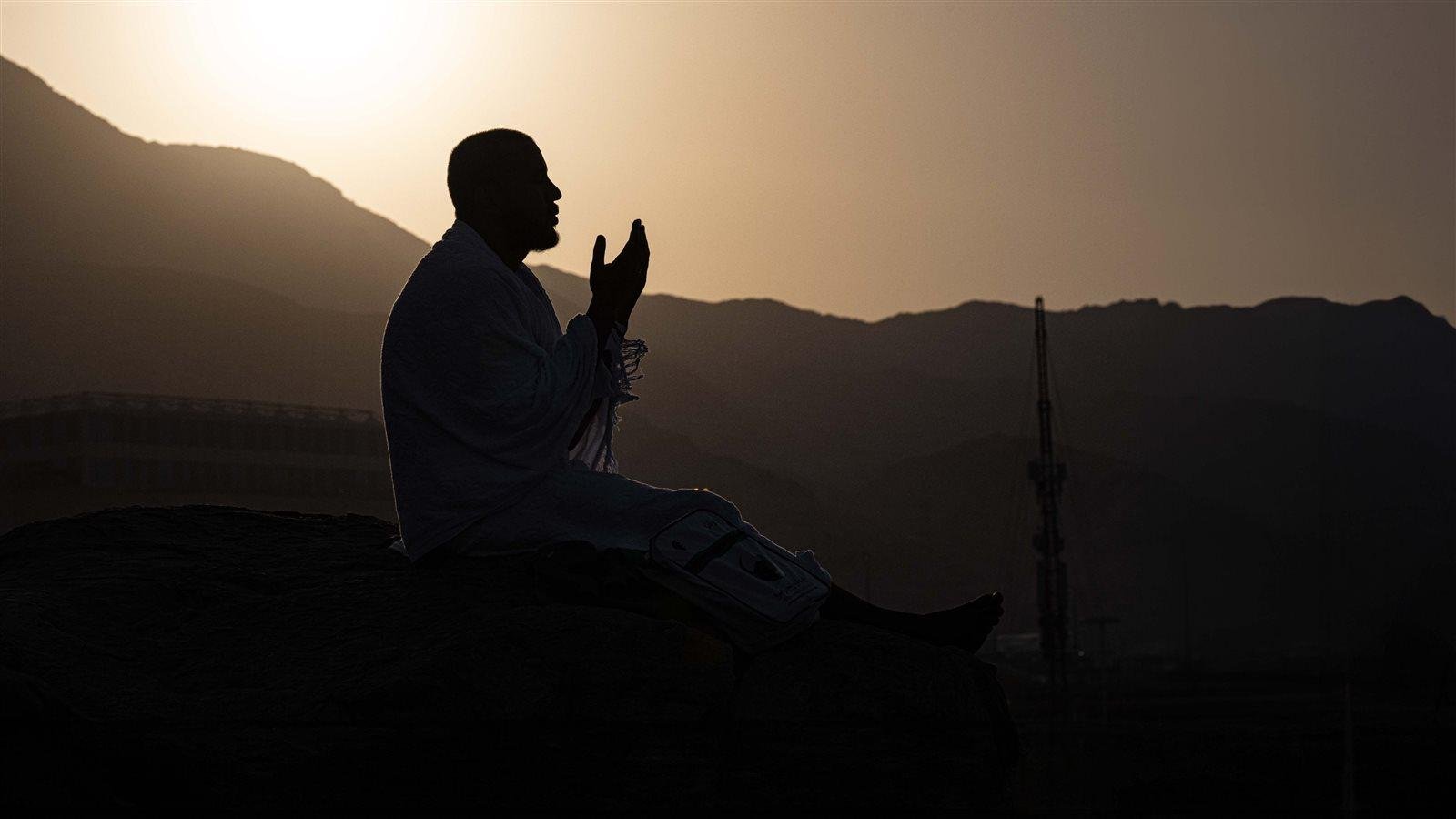 الدعاء الذي لا يرد.. هذا النوع من الناس يستجيب الله دعاءهم فكن منهم