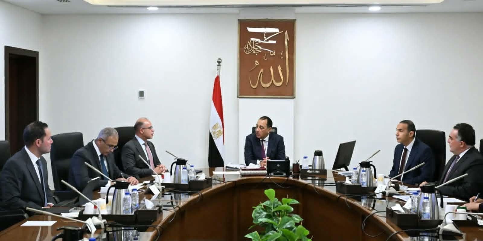 رئيس الوزراء يستعرض عددا من المقترحات لتطوير أداء البورصة المصرية