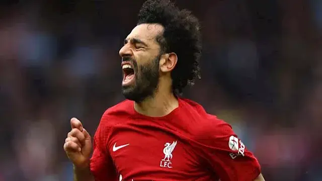 بالفيديو.. مشجع تركي يفاجئ محمد صلاح بطلب أثناء عطلته