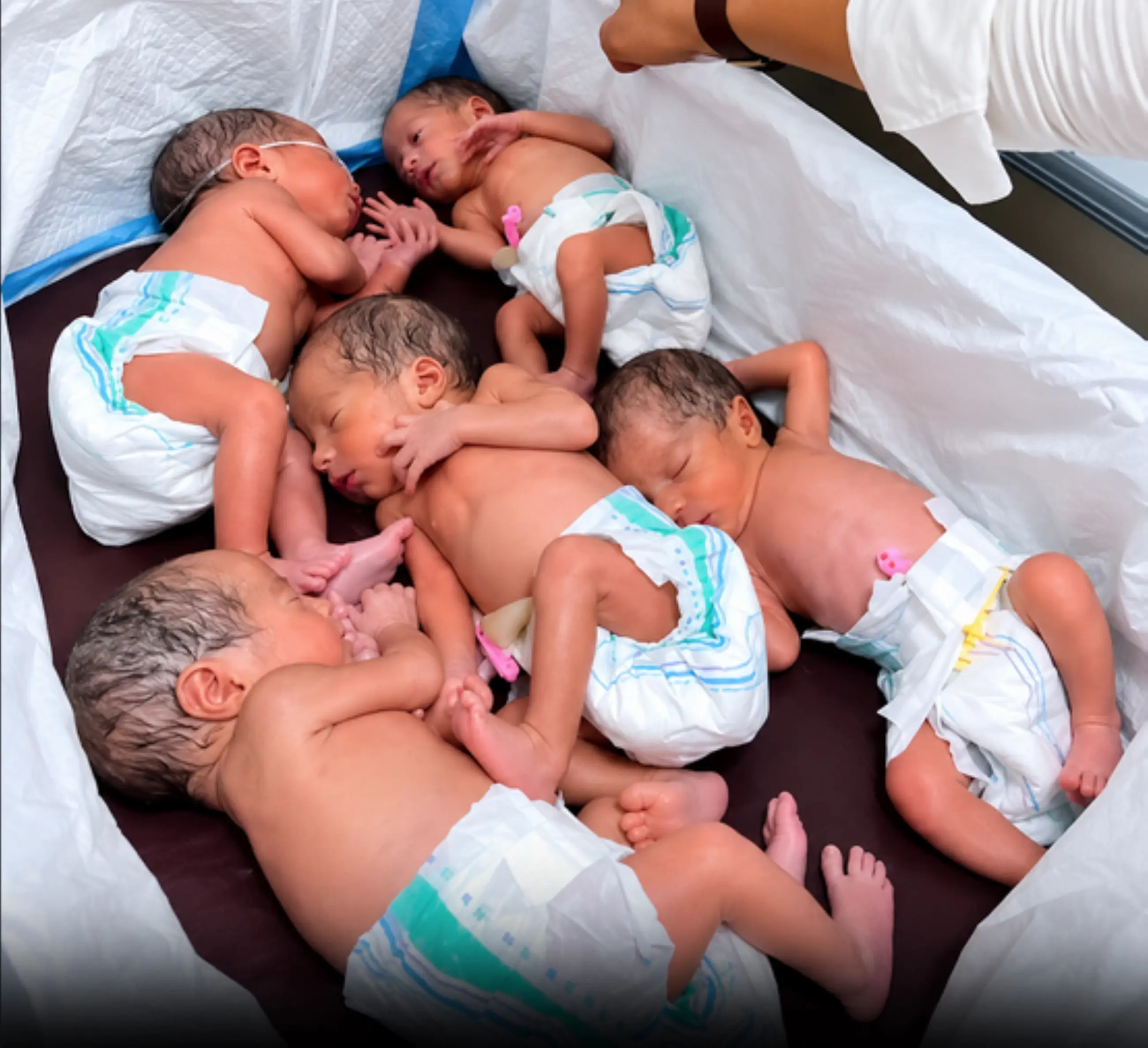 Pakistani woman gives birth to quintuplets in rare medical case