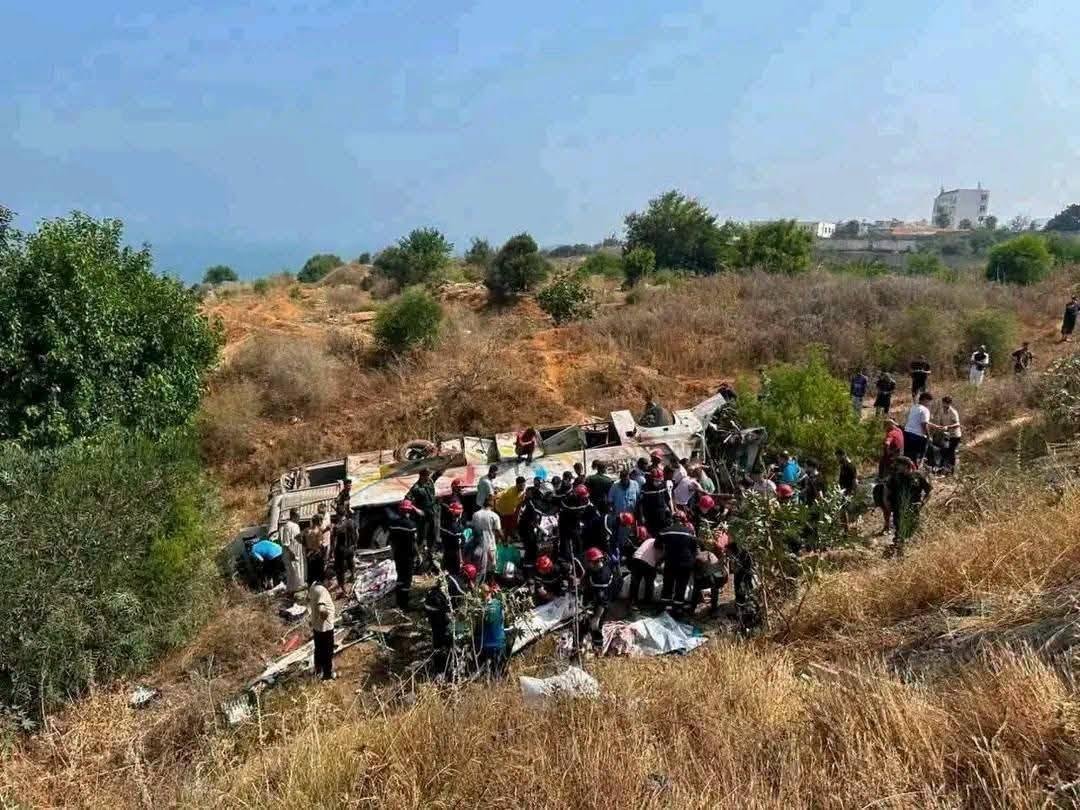 &nbsp; فاجعة مرورية في الجزائر.. مصرع 25 شخصا وإصابة 44 في حادث انقلاب حافلة مسافرين