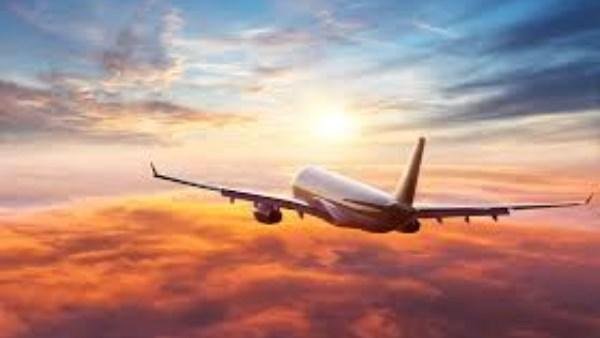 عاصفة شمسية فوق السحاب.. هل يصبح الطيران في مرمى الخطر الفضائي؟
