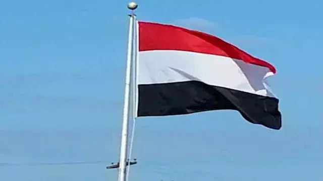 الحكومة اليمنية تدين هجمات الحوثيين على سفن الشحن البحري