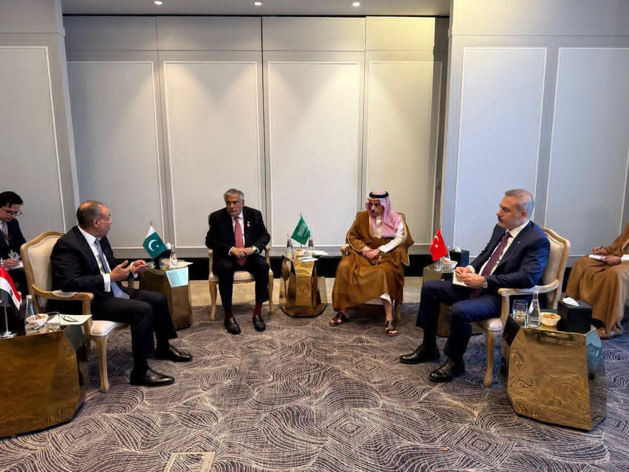 وزير الخارجية يشارك في الاجتماع الخامس للأطراف الإقليمية الأربعة لبحث مستجدات الأوضاع الإقليمية