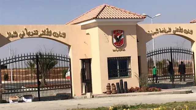 إنقاذ سيدة هددت بالقفز من أعلى عقار مواجهه للنادي الأهلي
