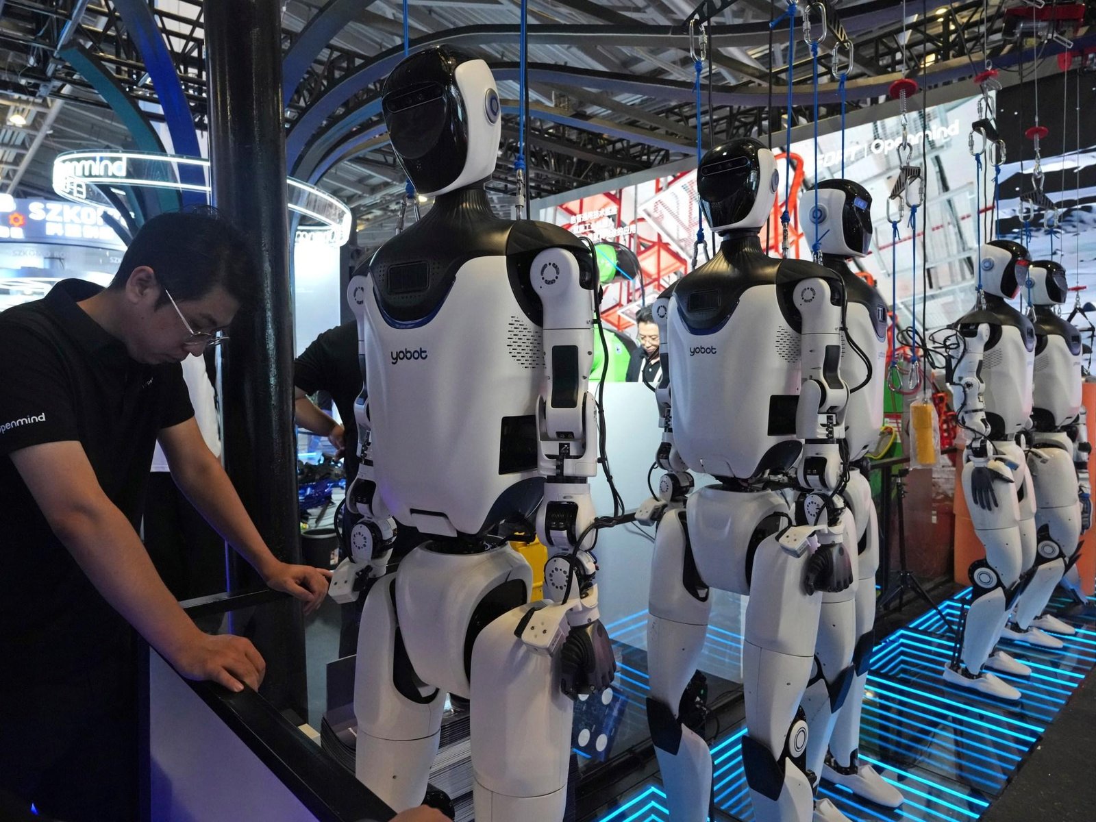 US bans imports of new Chinese robots over security concerns