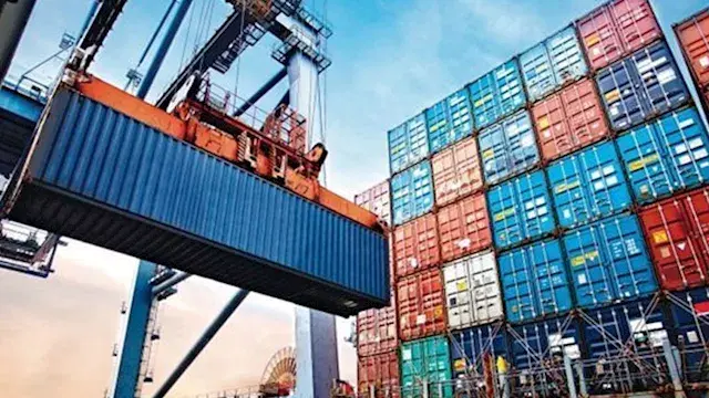 الإحصاء: الصادرات المصرية ترتفع 3.6% في مايو والعجز التجاري يتراجع هامشيًا