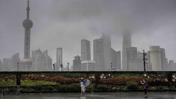 موجة بيع حادة تدفع الأسهم الصينية إلى أسوأ أداء شهري منذ عقد