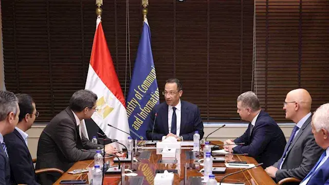 وزير الاتصالات يبحث مع مجموعة "سيستمز ليمتد" خطط التوسع في مصر