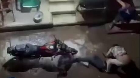 واقعة مروعة في مصر.. شاب يذبح آخر أمام المارة في الشارع