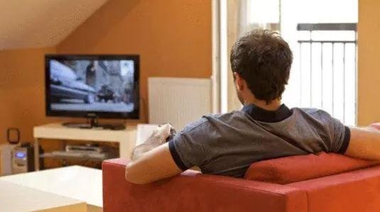 دراسة: الإفراط في مشاهدة التليفزيون يؤثر على سلامة العقل