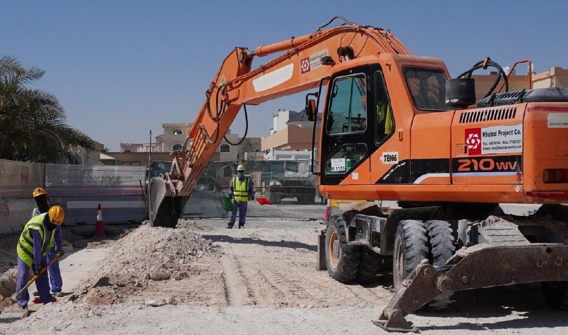أشغال تواصل تطوير ورصف الشوارع بالمعراض وجنوب غرب معيذر