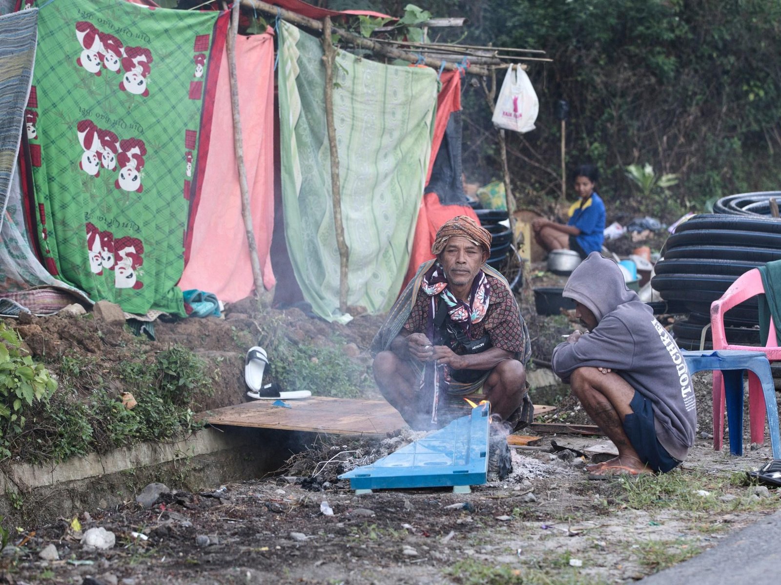 Thousands await aid after deadly Indonesia quake as rescue work under way