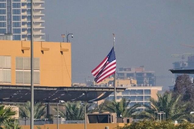 البعثة الأمريكية في بغداد تحذر مواطنيها: لا تسافروا إلى العراق