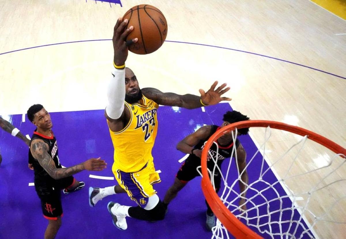 LeBron James leaving Lakers, to play with another team