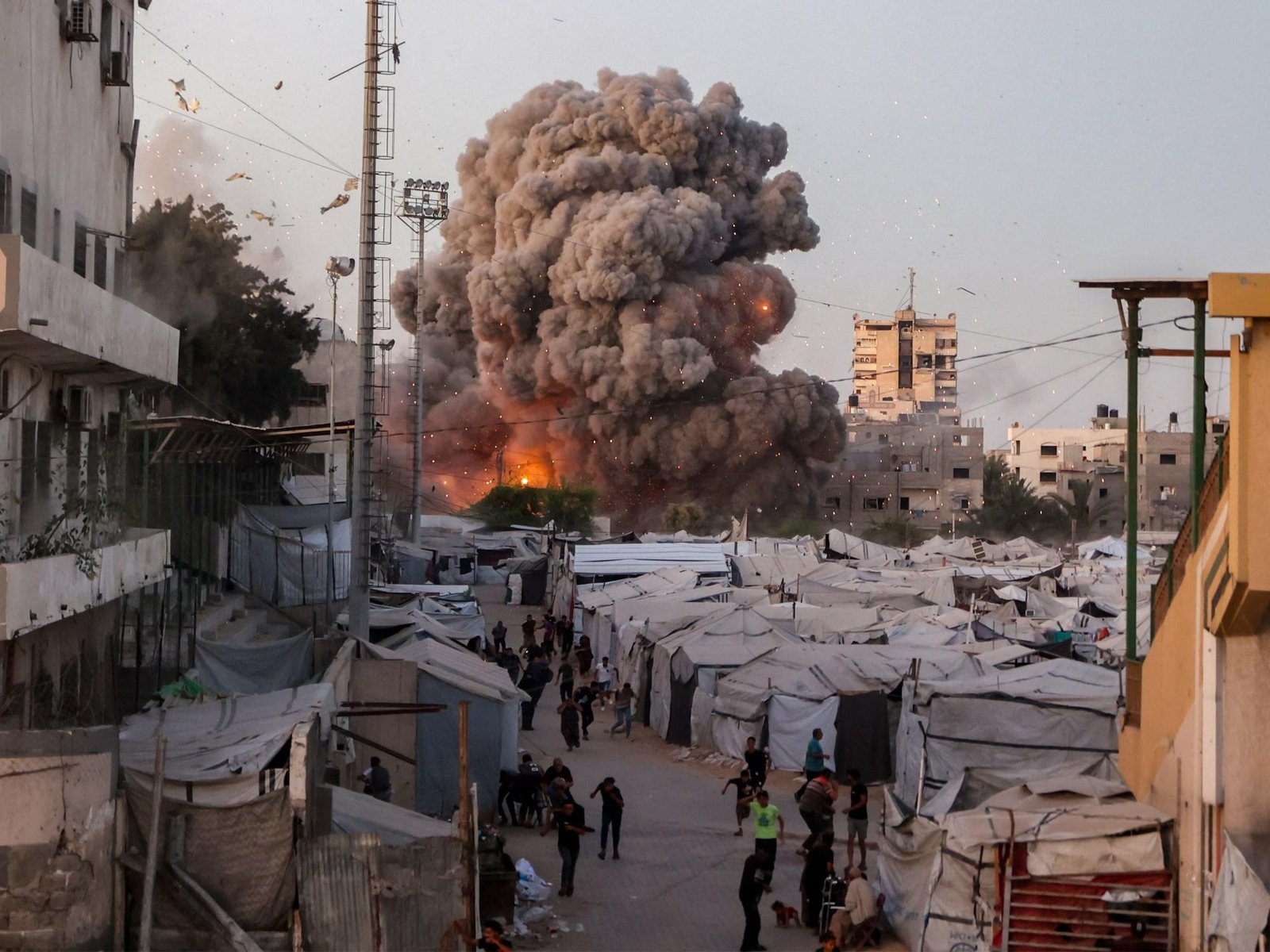 Israel kills Palestinian, destroys mosque in Gaza