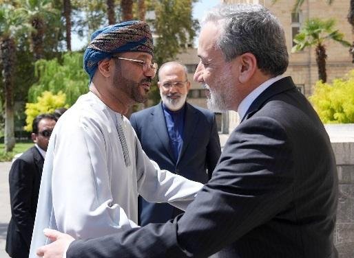 وزير الخارجية الإيراني يستقبل نظيره العُماني في طهران