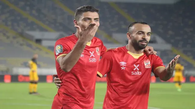 إعلامي يحسم الجدل.. هل يستمر أفشة وشريف داخل جدران الأهلي؟