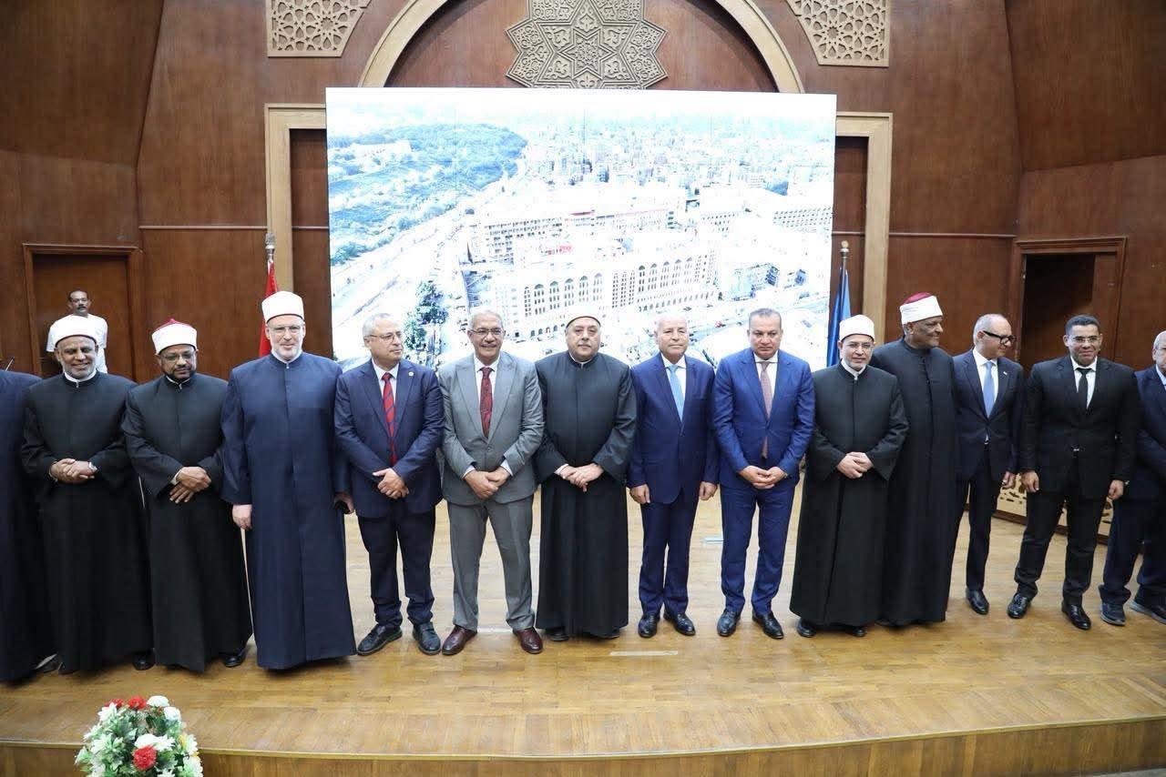قيادات الأزهر ومحافظ القاهرة يفتتحون أعمال التطوير الجديدة بمستشفى الحسين الجامعي