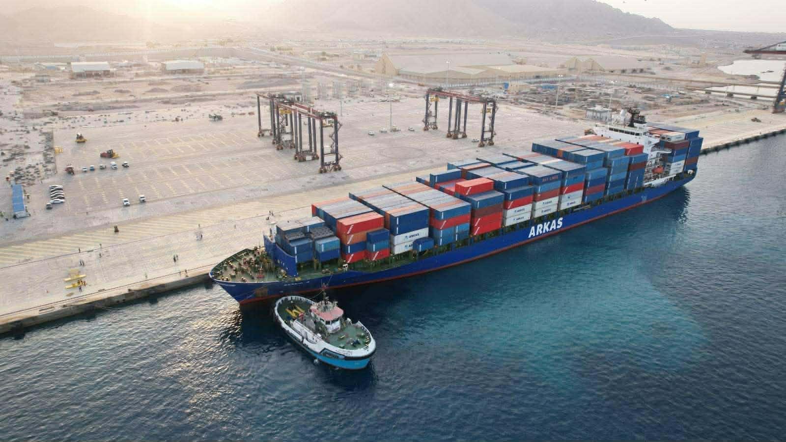 المحطة متعددة الأغراض سفاجا 2 تستقبل أول سفينتي حاويات في تاريخ الميناء