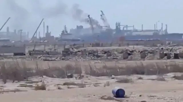 الحوثيون ينفون استهداف سفينة في ميناء دمياط