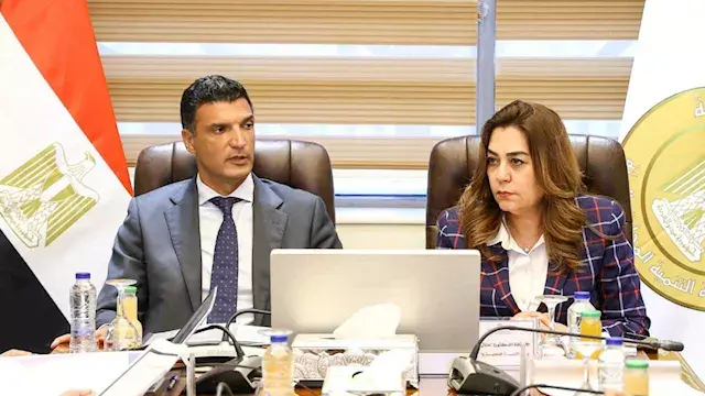 وزراء التنمية المحلية والبيئة والصناعة يبحثون دعم مشروعات تنمية الصعيد