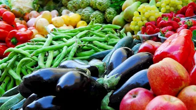 أسعار الخضروات والفاكهة في سوق العبور اليوم.. 20 جنيهًا لكيلو البطاطس