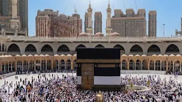 ما قصة بناء الكعبة؟ وهل طاف المسلمون والمشركون بها معًا؟.. أمين الفتوى يوضح